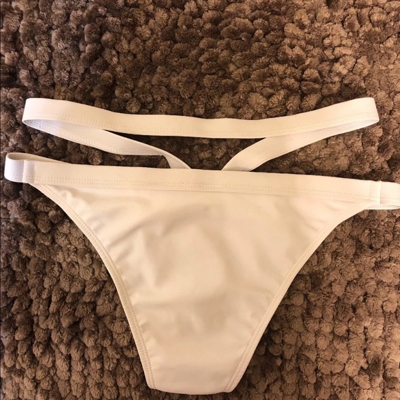 White Micro Brazilian Cut / Triangle Top large - Picture 10 of 10